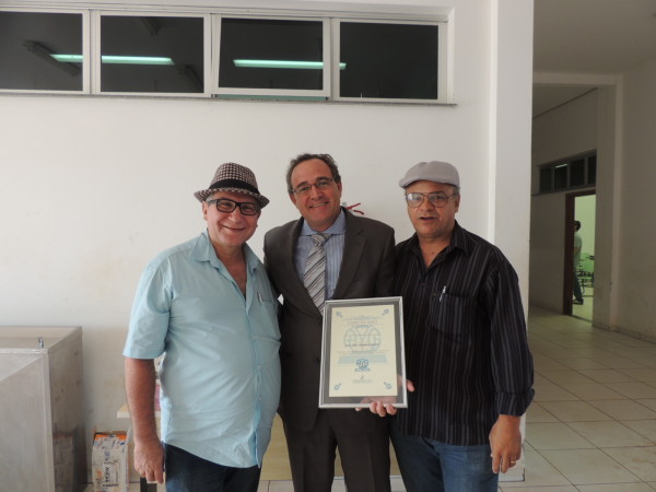 Professor Luiz Tadeu recebe Certificado de Honra ao Mérito
