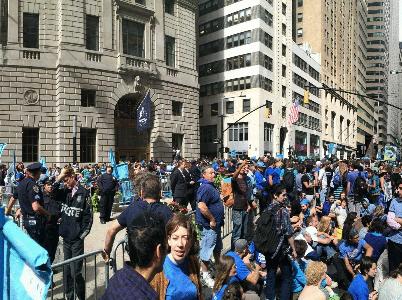 Milhares protestam contra mudança climática em Wall Street