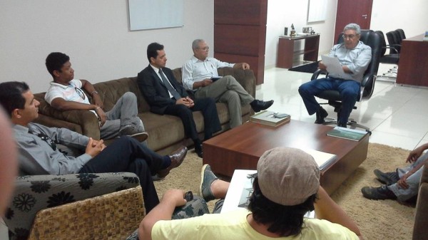 Apug-Ssind e AsaUnirg debatem recomposição salarial com prefeito Laurez Moreira