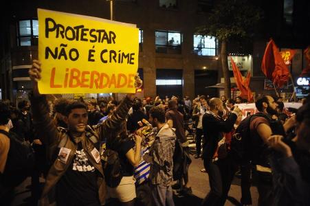 Câmara aprova lei antiterror que pode criminalizar manifestantes
