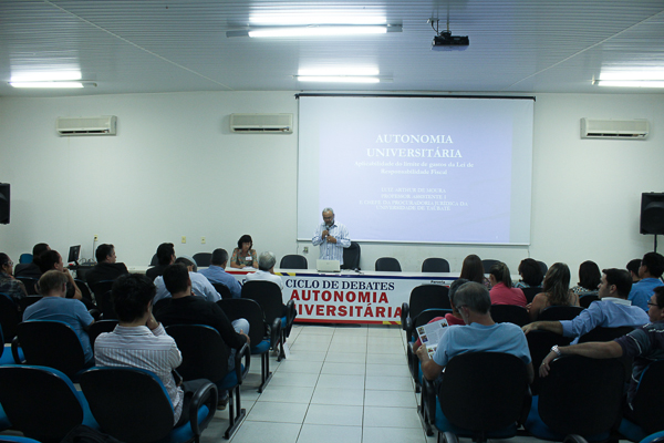 Autonomia Universitária é debatida no auditório da Apug-Ssind