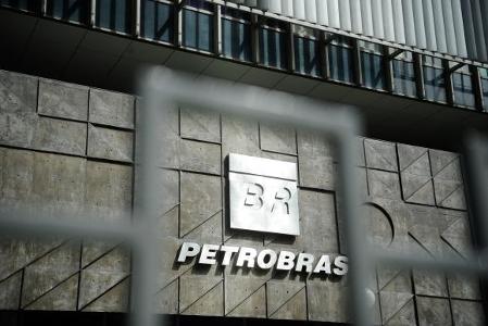 Trabalhadores pagarão parte do rombo de R$ 16 bilhões do fundo de pensão Petros
