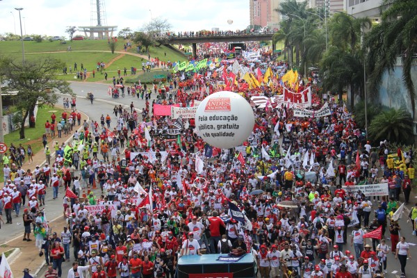 150 mil pessoas ocupam Brasília contra Temer e as Reformas